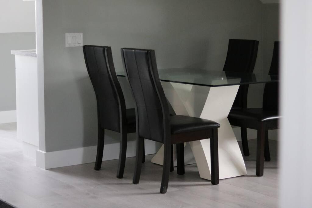 Unique Modern Luxury 2 Bedroom Apartment Rental Chapleau Extérieur photo