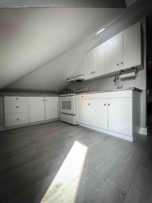 Unique Modern Luxury 2 Bedroom Apartment Rental Chapleau Extérieur photo