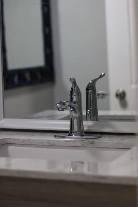 Unique Modern Luxury 2 Bedroom Apartment Rental Chapleau Extérieur photo